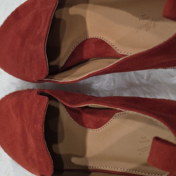 Univeral Thread -Juliet- Red Slip On. Size 10 - Picture 3 of 6